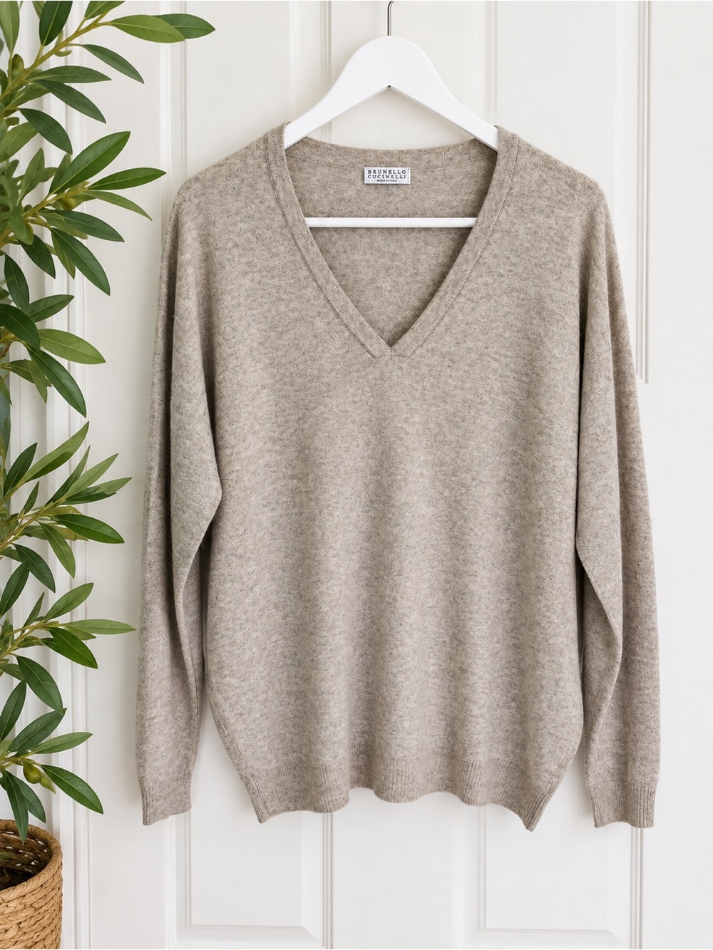 Brunello Cucinelli 100% Cashmere Gray V Neck Sweater with Monili Size XL Italy